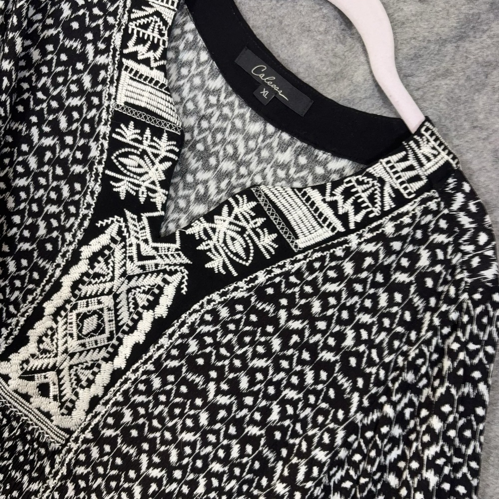 Calessa Blouse Tunic Womens XL Black White Embroidered Geometric Lightweight